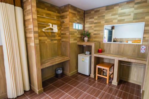 Hotel Baanrimnam Resort Trat
