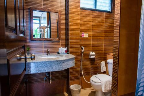 Hotel Baanrimnam Resort Trat
