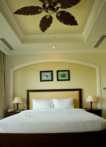 Hotel Olalani Resort & Condotel