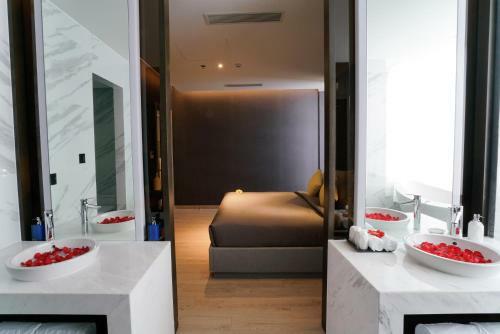 Cherie Hotel