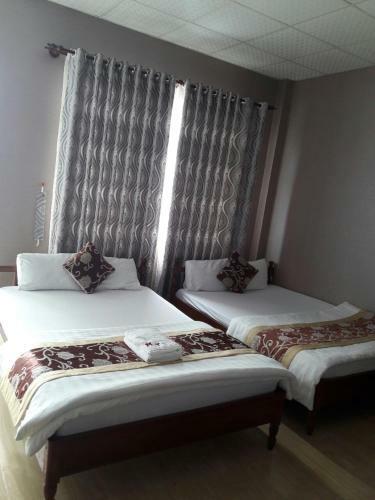 Hostal M & T Hotel
