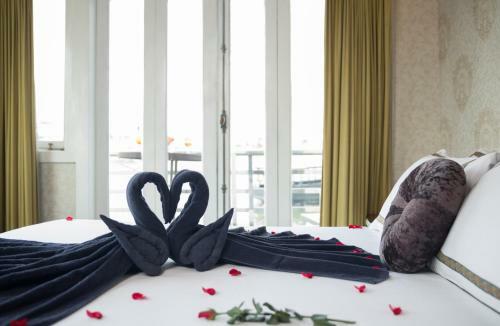 Majestic Halong Cruise