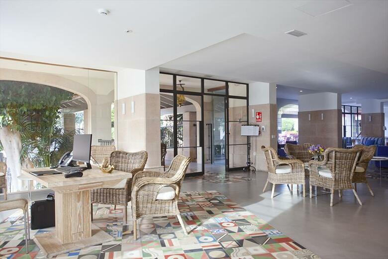 Hotel Cala Sant Vicen�