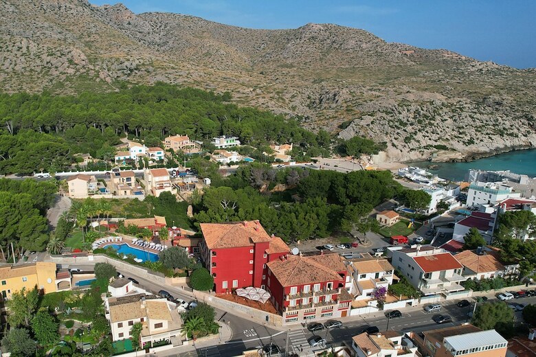 Hotel Cala Sant Vicen�