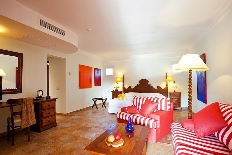 Hotel Cala Sant Vicen�