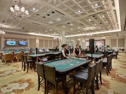 Royal Halong Hotel
