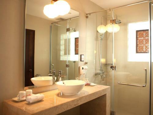 Hotel Vinh Hung Riverside Resort & Spa