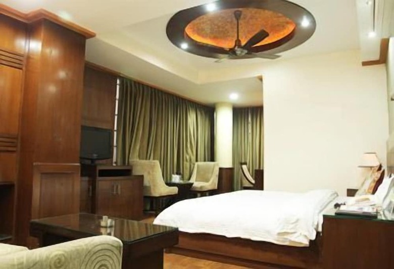 Hotel Chirag Residency