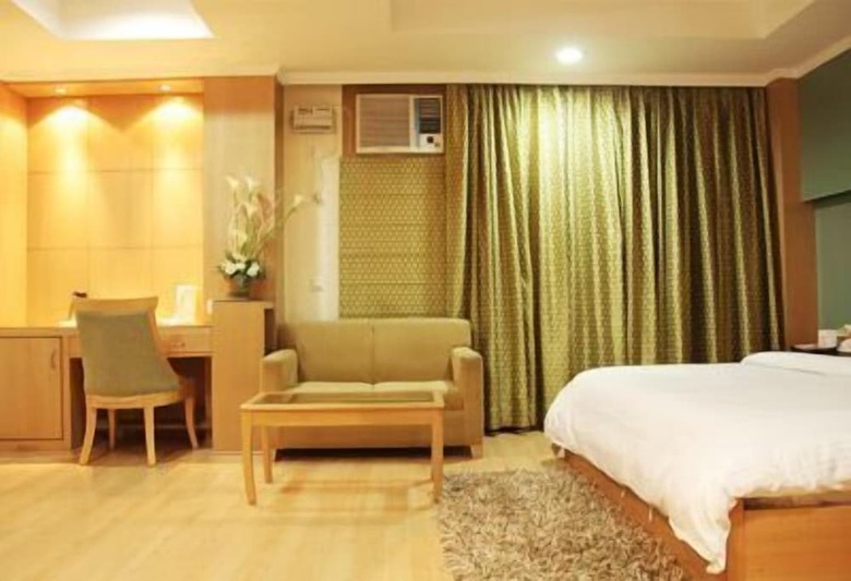 Hotel Chirag Residency