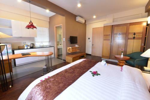 Golden Sun Villa Hotel