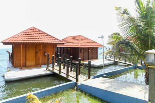 Hotel Poovar Island Resort