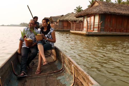 Hotel Poovar Island Resort
