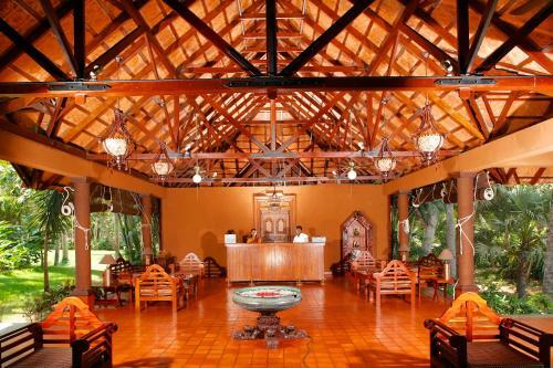 Hotel Poovar Island Resort