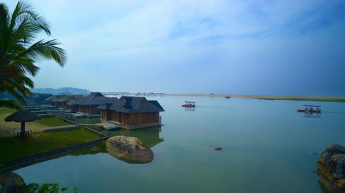 Hotel Poovar Island Resort