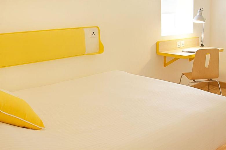 Hotel Bloomrooms @ New Delhi Railway Station