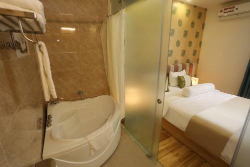 Thuy Sakura Hotel & Serviced Apartment
