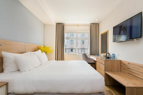 A & Em - Le Prince Hotel