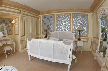 Tudor House Hotel - Guest House
