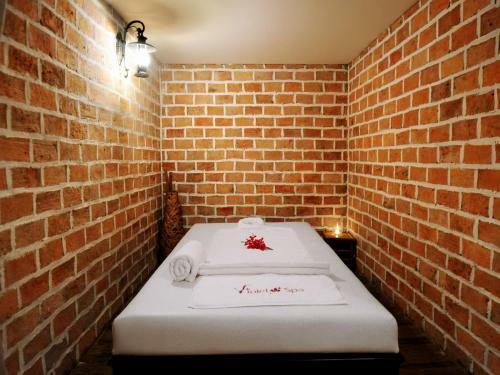 Hotel A & Em - 280 Le Thanh Ton