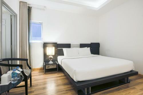 A & Em - The Petit Hotel