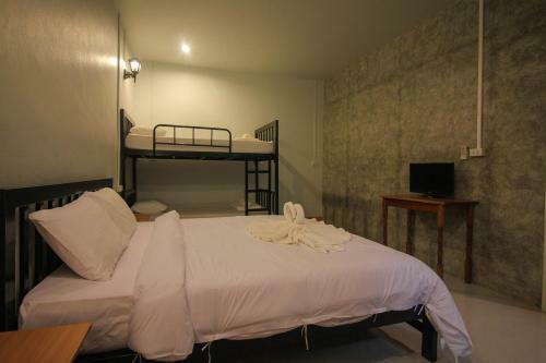Koh Jum Hostel