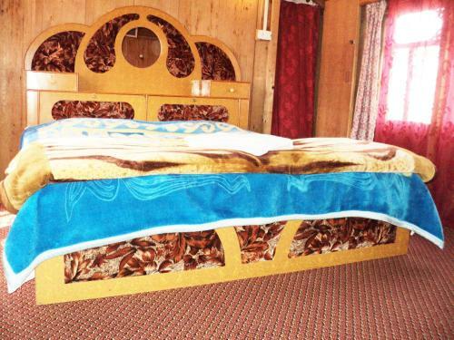 Houseboat Kohisar