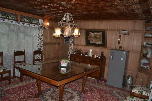 Akbar Group Of Heritage Houseboats