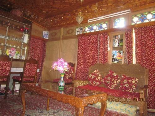 Houseboat Moon Of Kashmir
