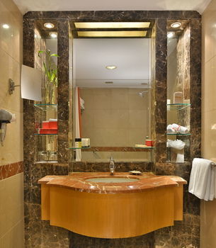The Gateway Hotel Akota