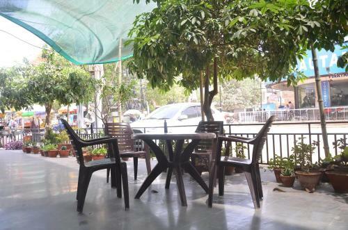 Gautam Hotel
