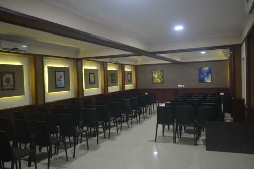 Atlas Airport Aparthotel