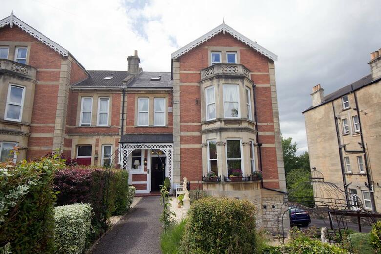 Hotel Cranleigh