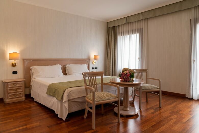 Hotel Roxy Plaza