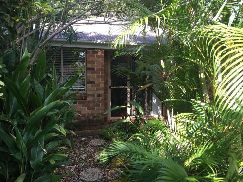 Hostal Sunshine Coast Tropical Getaway