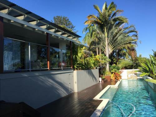 Hostal Sunshine Coast Tropical Getaway