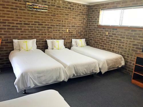 Lake Albert Motel