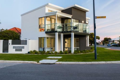 Reflections By Rockingham Apartments