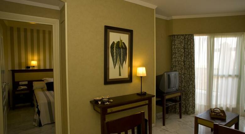 Hotel Holiday World Resort