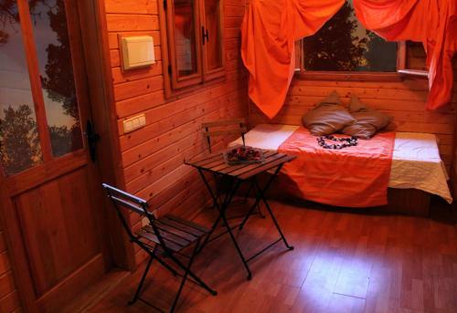 Centro De Ocio Al�a Bungalows Camping Rafting Benamej�
