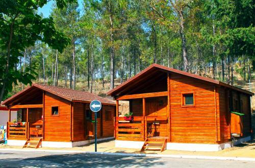 Centro De Ocio Al�a Bungalows Camping Rafting Benamej�