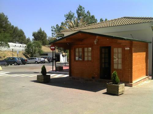 Centro De Ocio Al�a Bungalows Camping Rafting Benamej�
