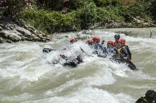 Centro De Ocio Al�a Bungalows Camping Rafting Benamej�