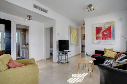 Sunny Golf Apartment