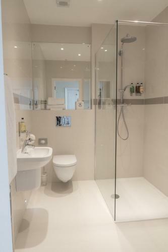Hostal Broadway House Luxury Serviced Rooms