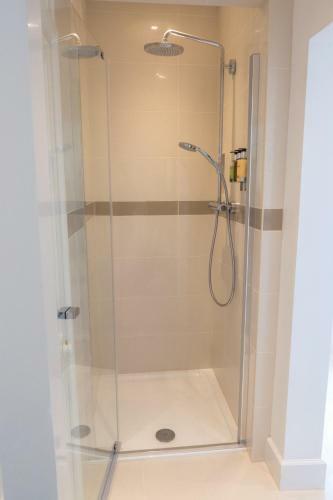Hostal Broadway House Luxury Serviced Rooms