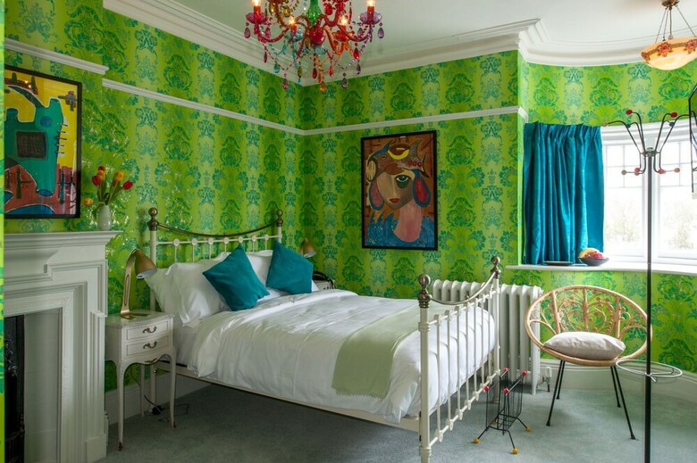 Bed & Breakfast River Arts Club