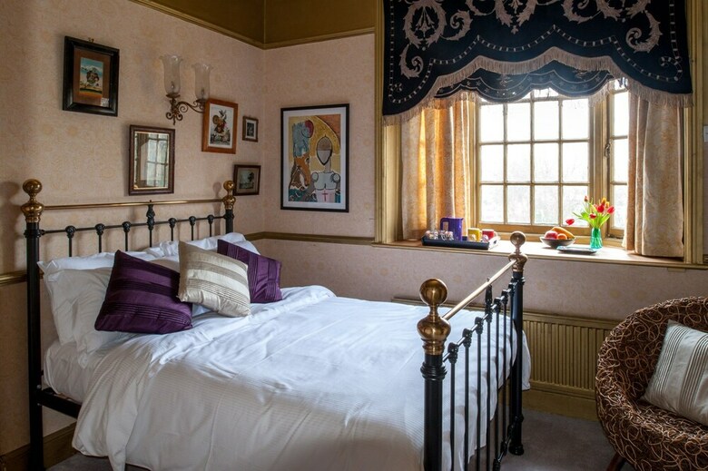 Bed & Breakfast River Arts Club