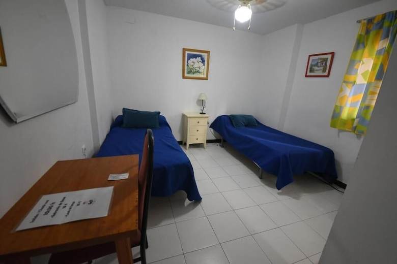 Hostal Torre De La Victoria Guest House