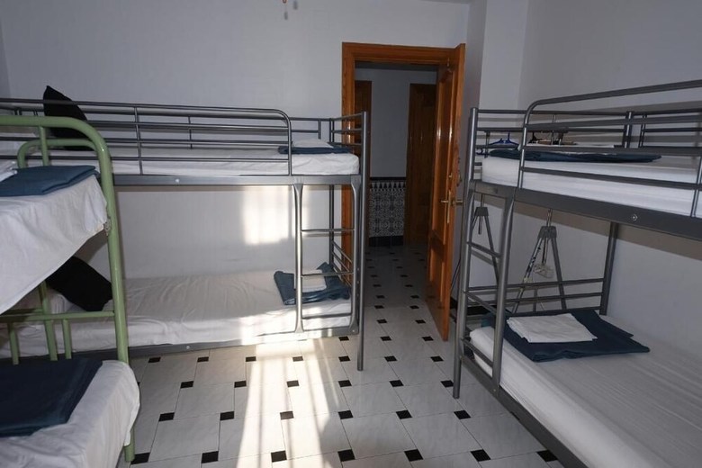 Hostal Torre De La Victoria Guest House
