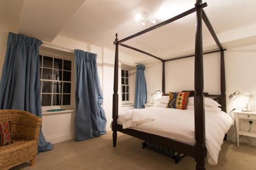 Bed & Breakfast The Holford Arms